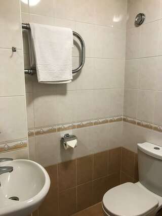 Гостиница Солотча Солотча Бюджетный номер с большой кроватью и балконом, 1 корпус-2